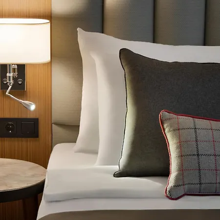 Ramada By Wyndham Center Hotel