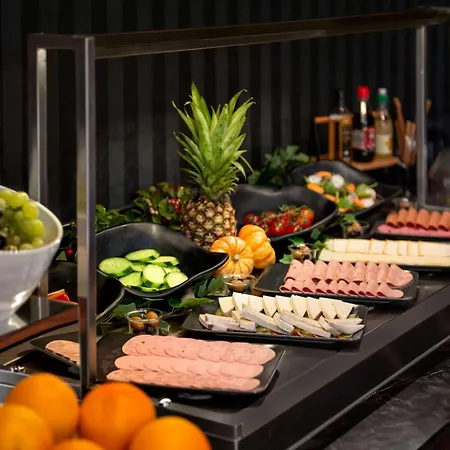 Ramada By Wyndham Center Hotel 4*