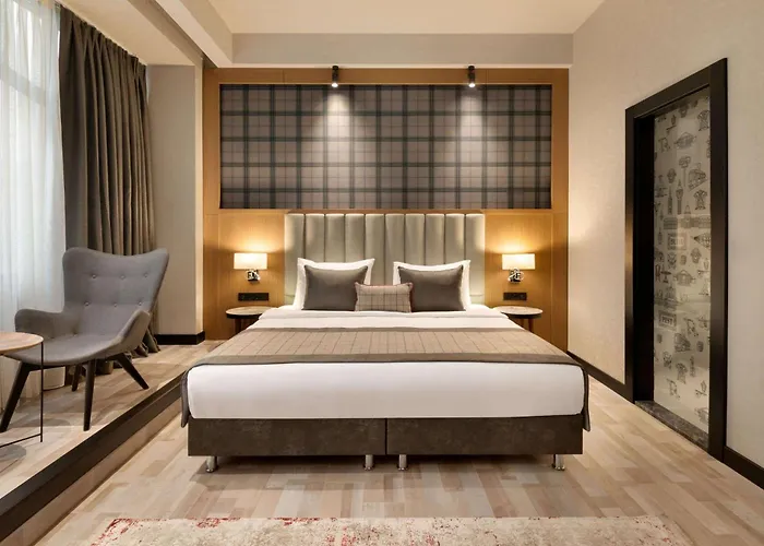 Отель Ramada By Wyndham Center 4*