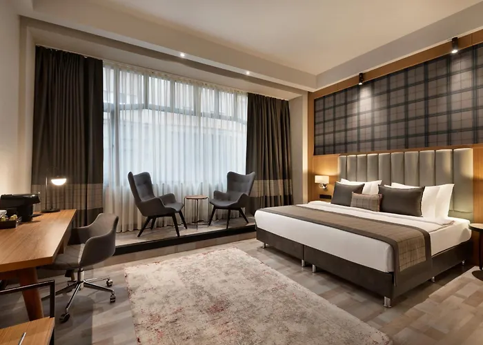 Ramada By Wyndham Center Отель
