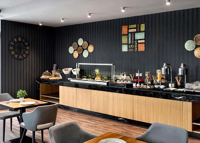 Отель Ramada By Wyndham Center 4*