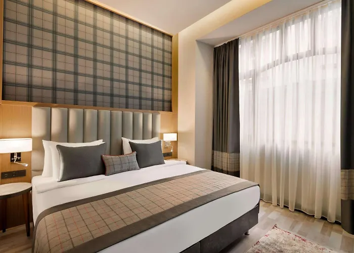 Отель Ramada By Wyndham Center