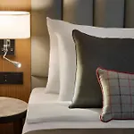 Ramada By Wyndham Center فندق