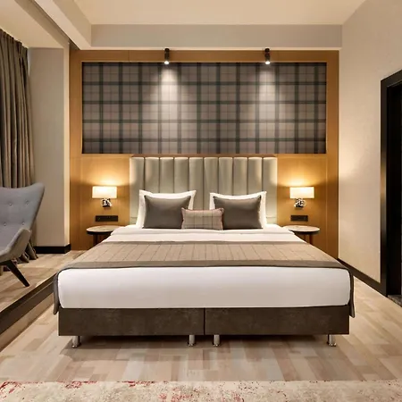 Отель Ramada By Wyndham Center 4*