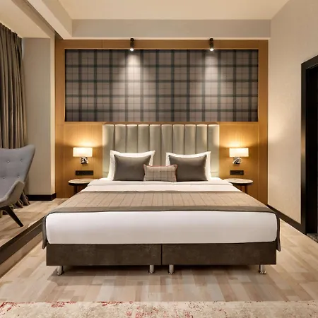 فندق Ramada By Wyndham Center 4*