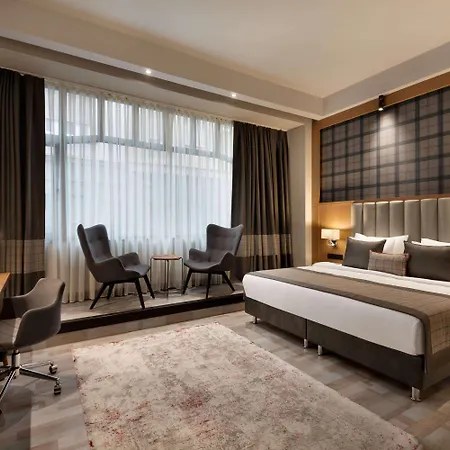 Ramada By Wyndham Center فندق