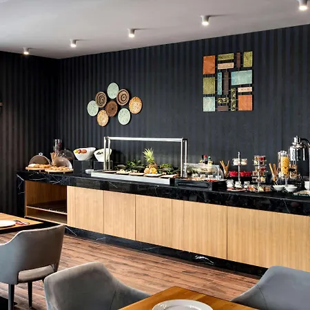 فندق Ramada By Wyndham Center 4*