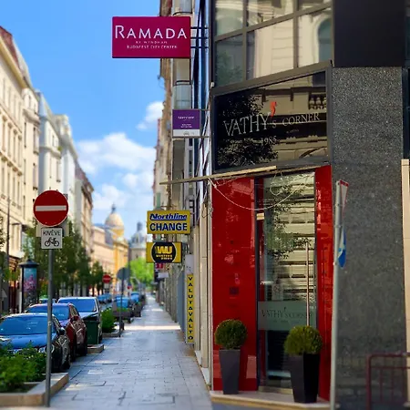 Ramada By Wyndham Center Отель