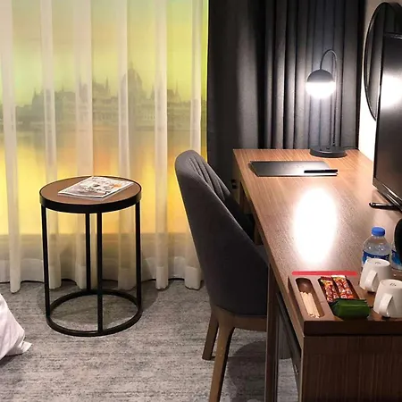 فندق Ramada By Wyndham Center 4*