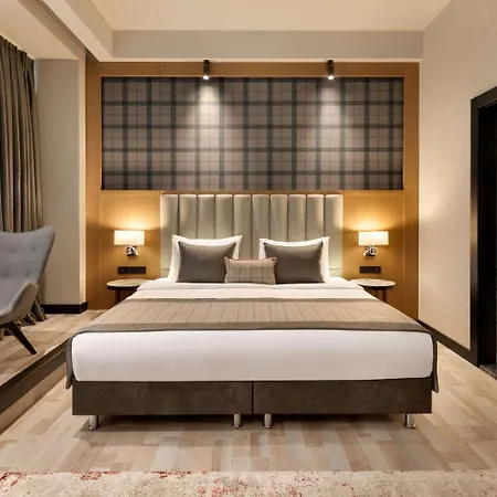 Ramada By Wyndham Center 4*