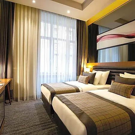 Ramada By Wyndham Center