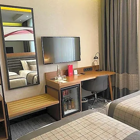 Ramada By Wyndham Center Hotel Budapest