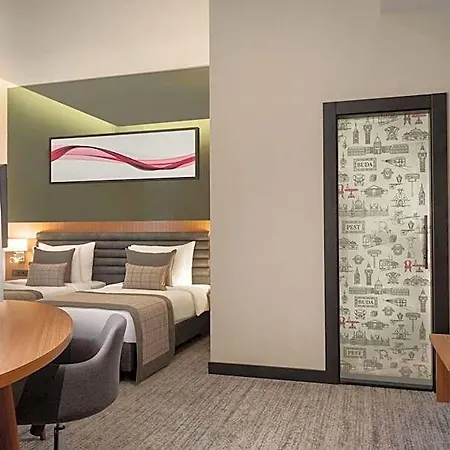 Ramada By Wyndham Center Hotel 4*