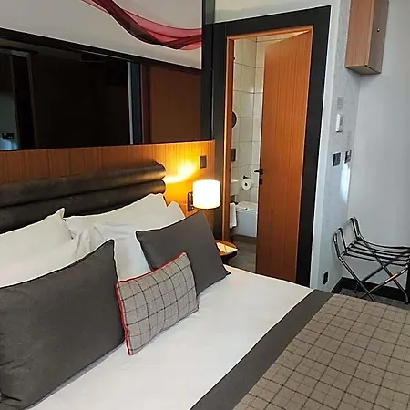 Ramada By Wyndham Center Hotel 4*