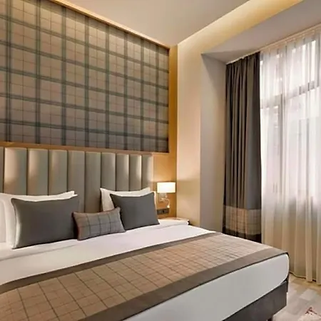 Ramada By Wyndham Center 4*