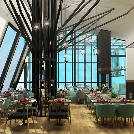 Ramada By Wyndham Center فندق