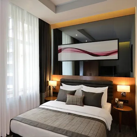 Отель Ramada By Wyndham Center