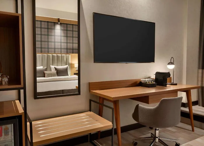 Ramada By Wyndham Center Hotel