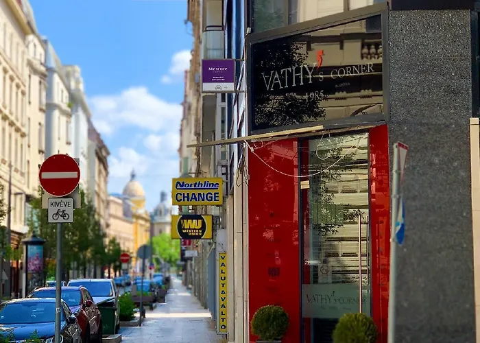 Ramada By Wyndham Center Hotel