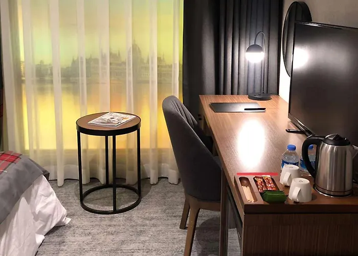 Szálloda Ramada By Wyndham Center 4*