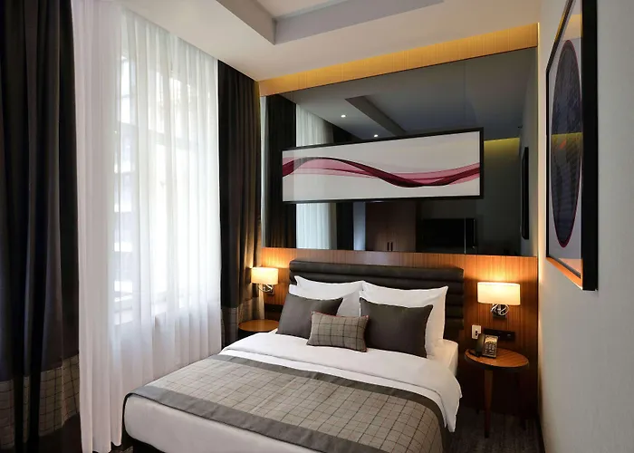 Hotel Ramada By Wyndham Center 4*