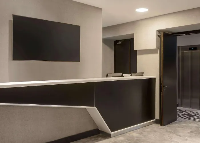 Ramada By Wyndham Center Hotel 4*