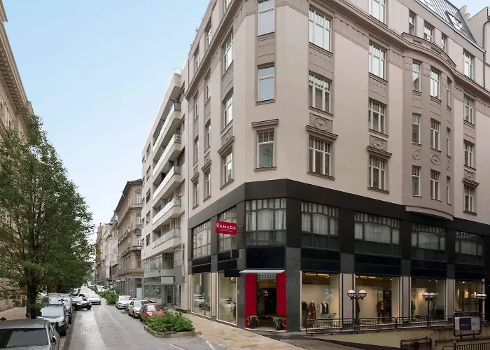 Ramada By Wyndham Center Hotel 4*