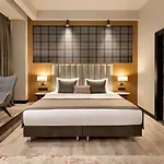 Ramada By Wyndham Center 4*